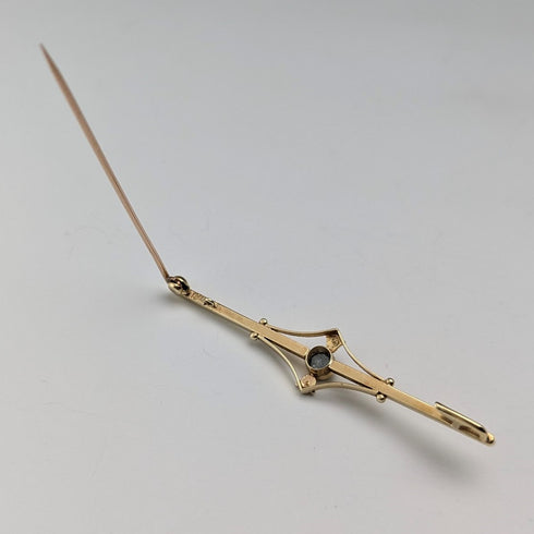 古董 15 克拉金胸針,配青石和珍珠盒